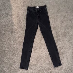 Black Skinny Jeans Sleek Modern Design